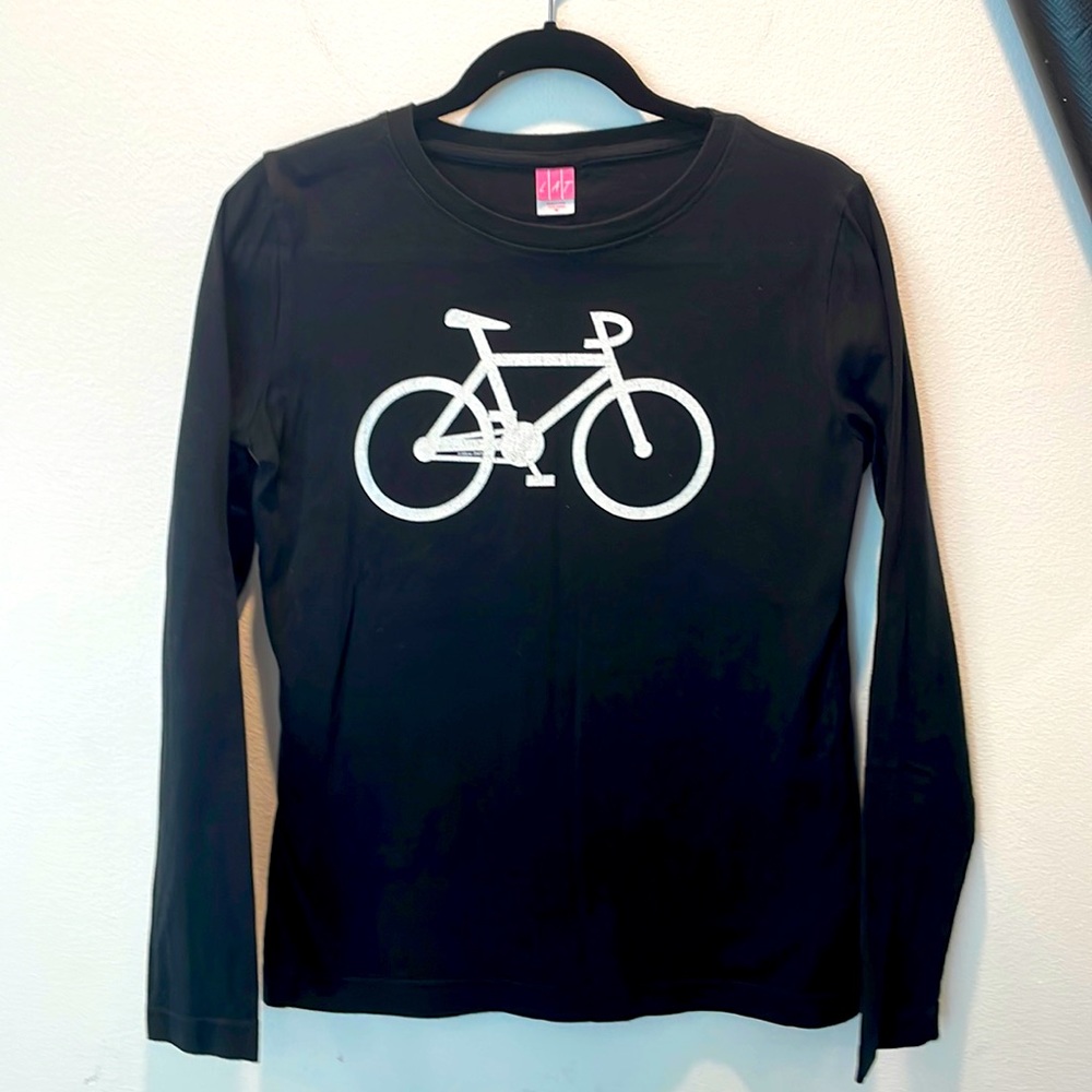 🥰Cycling🥰long sleeved woman’s tee medium